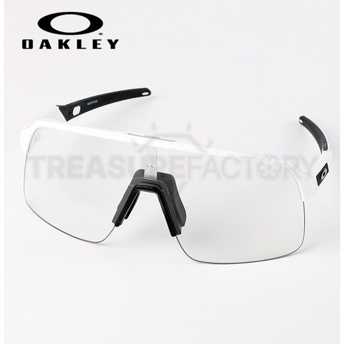 오클리 수트로 라이트: 스타일과 기능성을 겸비한 변색 선글라스로 눈 건강과 패션을 동시에!