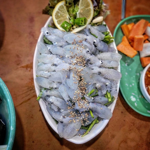 S급 생물 호래기 횟감, 밤하늘의 별을 담은 듯한 황홀한 미식 경험