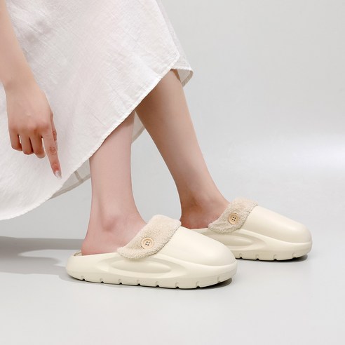 겨울철 편안함과 따뜻함을 위한 락키홈즈 털 슬리퍼