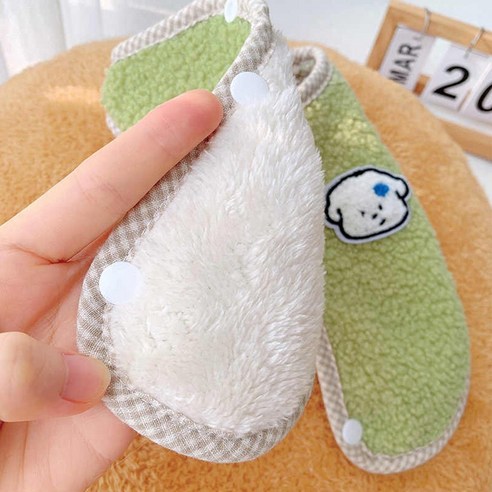 사랑스러운 반려견과 함께하는 따뜻한 겨울