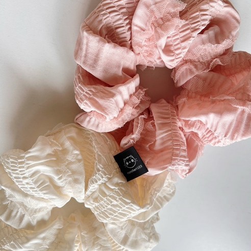 사랑스러움을 한껏 담아: 몽쉐리103 파스텔 헤어슈슈의 매력 탐구 레이스스크런치