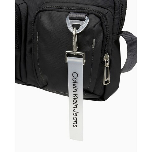 가벼움과 스타일을 모두 갖춘 캘빈클라인 파크 컬쳐 크로스백