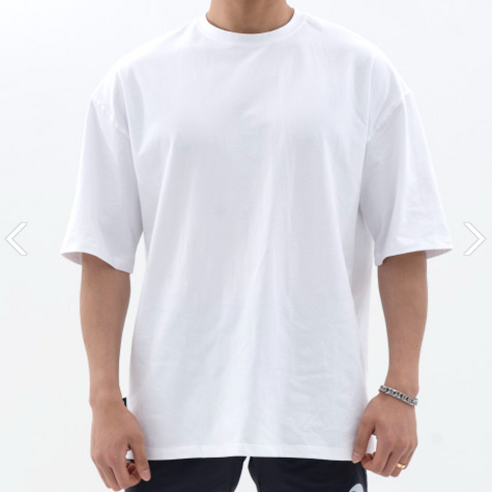 편안하고 스타일리시한 터틀백 짐웨어 오버핏 헬스티셔츠로 운동을 즐기세요.