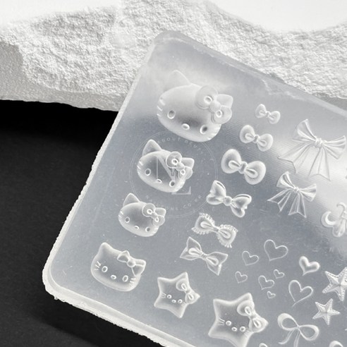 별리본크롬 키티 네일 몰드로 10분 만에 완성하는 전문가급 셀프 네일