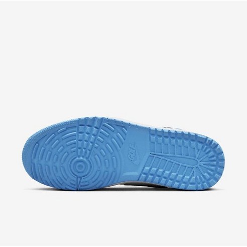 라운딩 후 발에게 자유를 선사하는 나이키 에어 조던 뮬 골프화