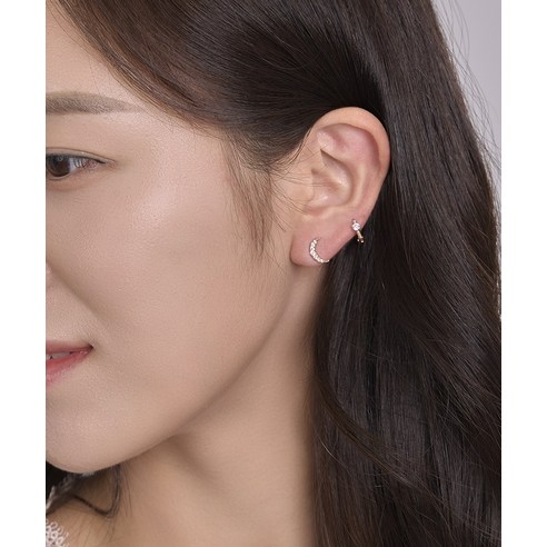 달의 변화하는 아름다움을 담은 [돋보이다] 14K 골드핀 뉴 문 큐빅 피어싱