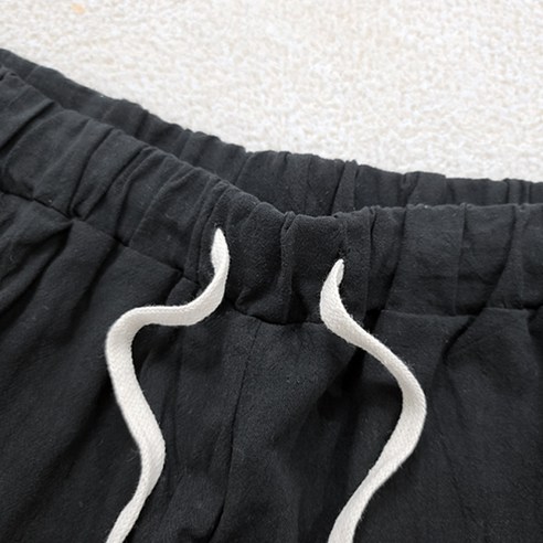 여름 스타일을 완벽하게 연출하는 편안함과 세련됨의 조화