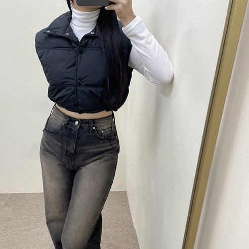 다양한 색상과 저렴한 가격으로 여성들을 위한 스타일리시한 숏 하이넥 패딩조끼