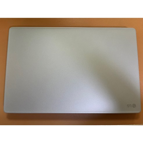 가볍게, 하지만 강력하게! LG 울트라 PC 15