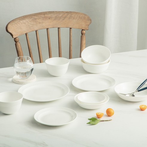 세련된 디자인과 실용성을 겸비한 2인 가구를 위한 완벽한 식기 세트