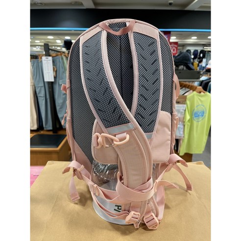 당일 산행에 이상적인 고성능 배낭으로 편안함, 내구성, 스타일을 완벽하게 조화시켰습니다.