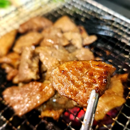 깊고 풍부한 맛, 부드러운 식감의 국내산 1등급 한돈 수제 양념 돼지갈비