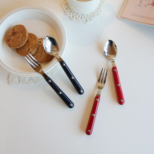 윤자매네 비스트로 커트러리: 당신의 디저트 테이블을 더욱 특별하게