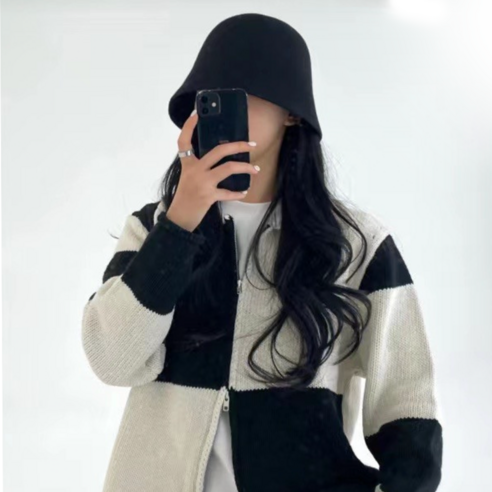 여성의 겨울 워드로브를 완성하는 울 버킷햇