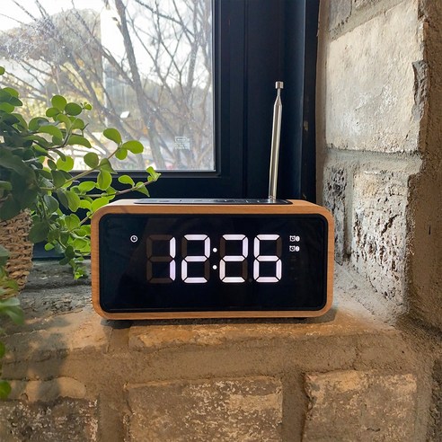 다목적 홈 디바이스로서 음악, 시간 측정, 알람 설정에 완벽한 에이투 라디오 LED 시계 알람 무선 블루투스 스피커