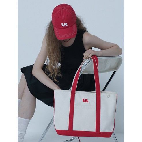 여름 스타일을 완성하는 스타일리시한 실용 백