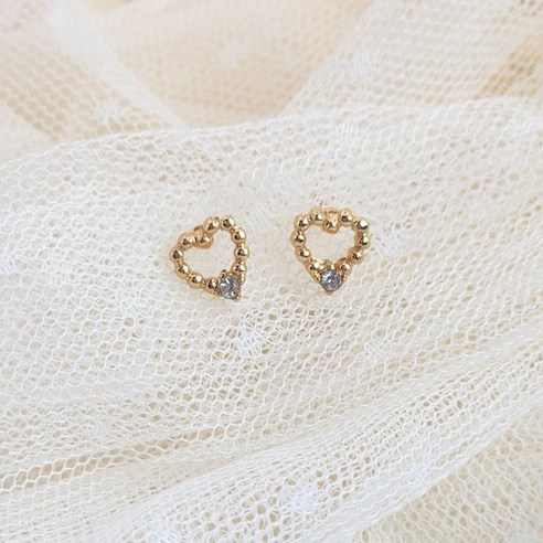 러브엘렌 하트 귀걸이: 우아함을 더하는 매혹적인 디자인