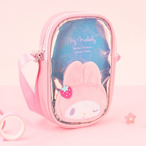 산리오 캐릭터의 사랑스러움과 실용성을 담은 완벽한 핸드폰 가방