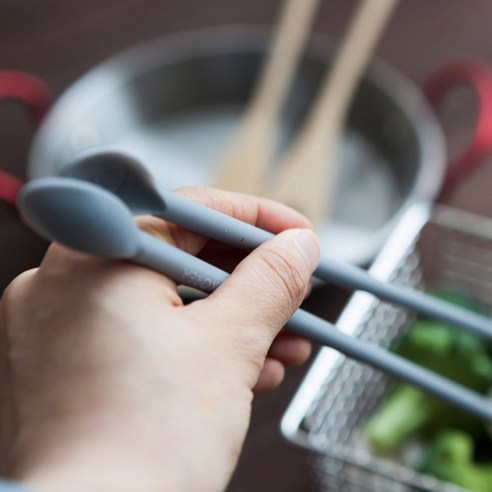 실리콘 튀김 젓가락으로 안전하고 편리한 요리를!