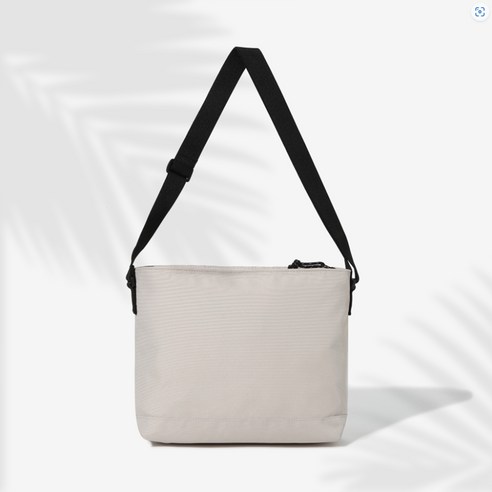 실용성과 스타일을 모두 갖춘 휠라키즈 고학년 크로스백