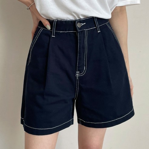 女  時尚  服裝  下裝  短褲  成年女性  成年女性  婦女  女人  淑女