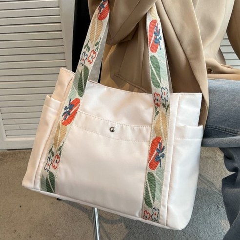 편안함과 스타일을 모두 갖춘 완벽한 데일리백