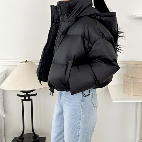 따뜻함과 스타일의 완벽한 조화: 선빈어패럴의 유니크 오리털 크롭 패딩 자켓