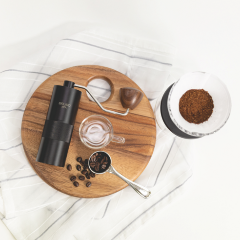 집이나 캠핑장에서 신선하게 분쇄한 향긋한 커피를 위한 최고의 선택