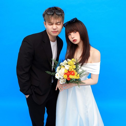 다양한 행사를 화려하게 장식하는 우아한 웨딩드레스 원피스