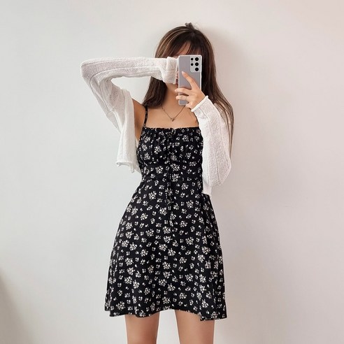 여성의 섬세함을 드러내는 플라워 무늬와 편안한 입착감의 라비앙 여성 잔꽃 끈 미니 원피스