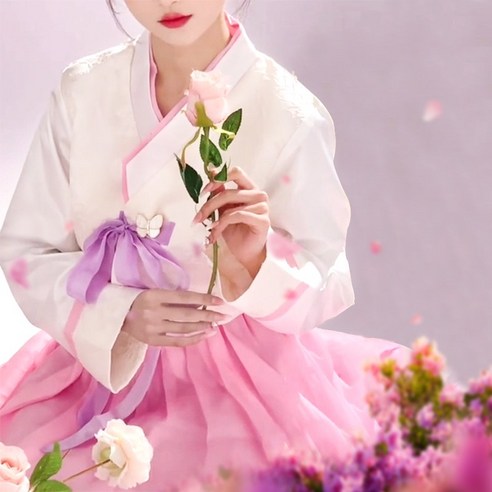 특별한 행사를 위한 우아하고 현대적인 혼주한복 드레스