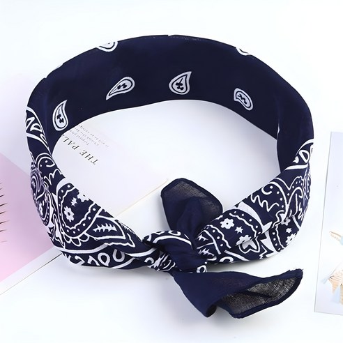 스타일 고민 끝! 아펙토 페이즐리 반다나 손수건 하나로 완성하는 센스 반다나스카프