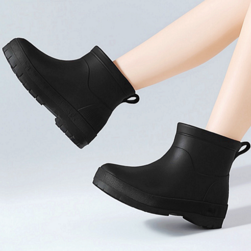 장마철 발 묶일 걱정 끝! 구름 위를 걷는 듯한 초경량 레인부츠