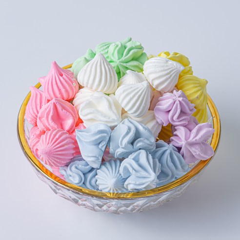 특별한 행사를 위한 달콤하고 가벼운 수제 머랭쿠키