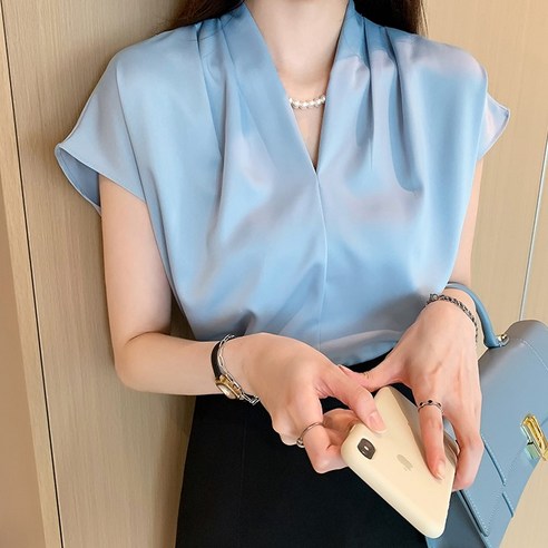 발리걸 무드셔링 캡소매 브이넥 반팔 블라우스