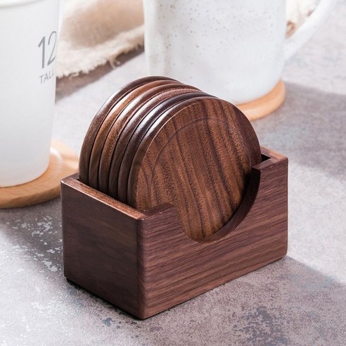 고급스러운 우드 소재로 완성된 완벽한 컵 받침