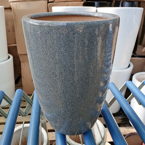 넉넉한 품격, 도자기 대형 화분 ‘팽이’로 완성하는 공간의 미학 대형도자기화분