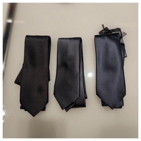 프라다 사틴 넥타이, 남자의 품격을 완성하다