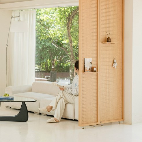 공간을 아름답게 나누는 우드레이 셀프 가벽 타공판