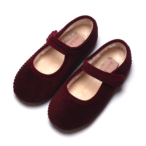 겨울철 아이들의 발을 따뜻하고 편안하게 지켜주는 마리앤키즈 유아구두