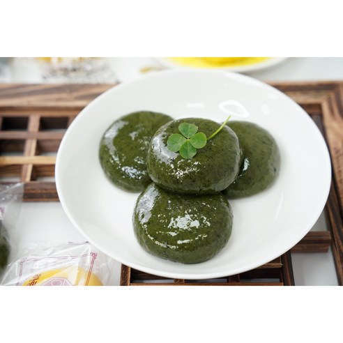 향긋한 쑥 내음 가득, 하람떡방 당일생산 쑥인절미로 건강과 풍요를 즐기세요.