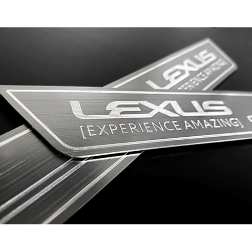 [렉서스 ES300h] 카이만 2열 메탈 도어스텝은 저렴한 가격과 높은 품질로 안전성을 높이고, 차량의 외관을 한층 업그레이드할 수 있는 제품입니다.