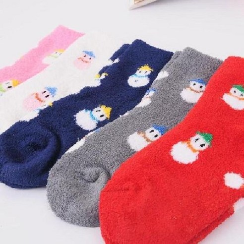 포근한 극세사 눈사람 양말로 아이에게 따뜻한 꿈나라를 선물하세요.