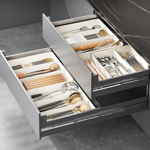 조절 가능한 구획으로 서랍 공간을 맞춤형으로 조정할 수 있는 칸조절 수저 분리함