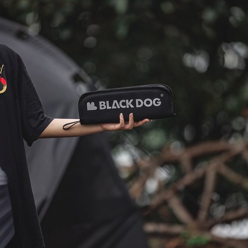 7,900원의 놀라운 가성비로 완성하는 당신의 캠핑, BLACKDOG 휴대용 경량 접이식 캠핑 의자 (나이트 블랙)