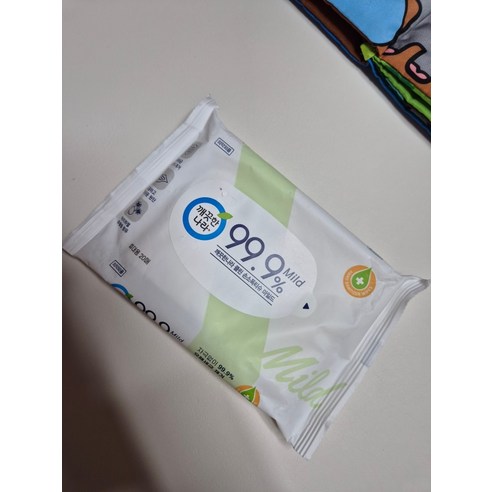 99.9% 살균력으로 안심을 더하고, 마일드한 성분으로 피부까지 생각한 깨끗한나라 손소독 물티슈