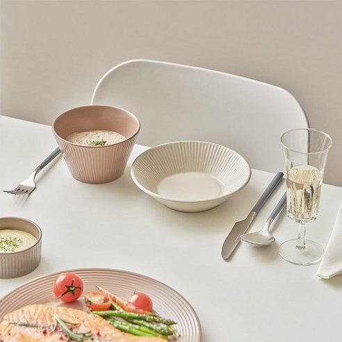 르난세 휘게 세트로 당신의 식탁에 따뜻한 감성을 더하세요.