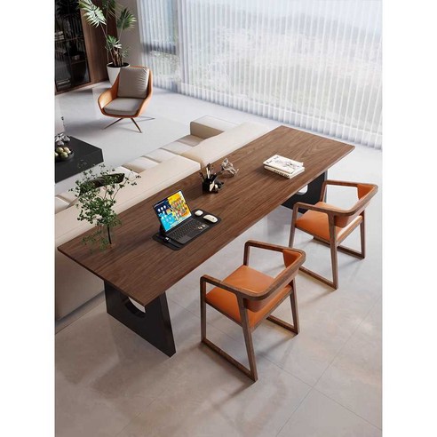 공간 활용과 스타일을 동시에, 보컨셉 다이닝 테이블