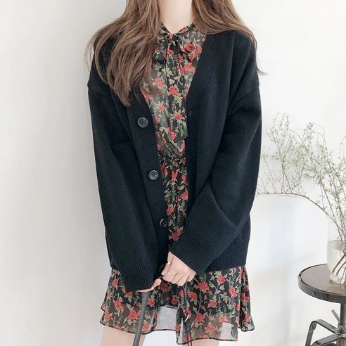 루즈핏 단추 니트 스웨터, 패션의 대명사