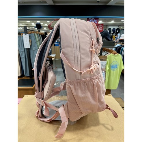 당일 산행에 이상적인 고성능 배낭으로 편안함, 내구성, 스타일을 완벽하게 조화시켰습니다.